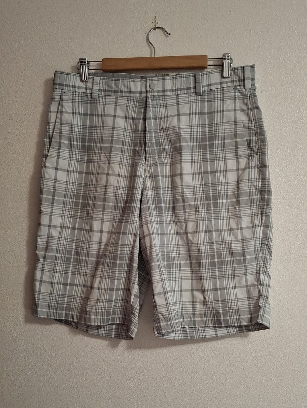 Nike Golf Plaid Shorts in Gray and White Size 34